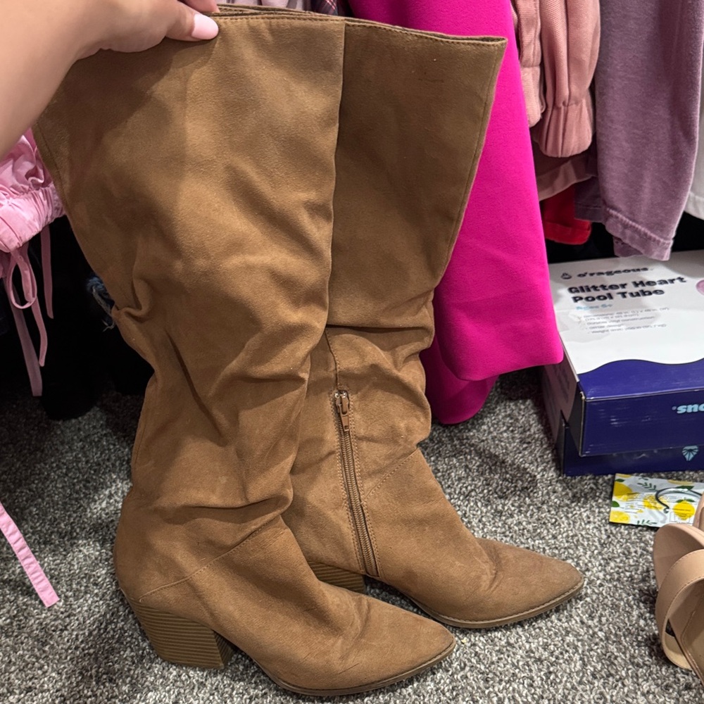 Women's Tan Mid-Calf Suede Block Heel Boots
